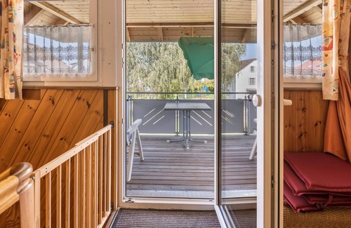 Radolfzell am Bodensee Apartment | Apartment 'Würfel' with Balcony and Wi-Fi