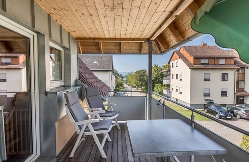 Radolfzell am Bodensee Apartment | Apartment 'Würfel' with Balcony and Wi-Fi
