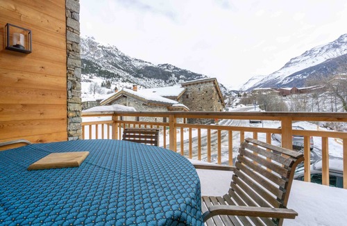 Val Cenis Apartment | Apartment 'Chalet La Parrachée' with Balcony, Wi-Fi and Air Conditioning