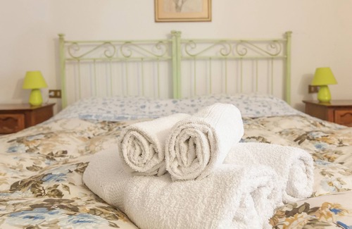 Castelfranco Piandisco Other | Apartment 'La Tavernetta' with Shared Pool, Private Terrace and Wi-Fi