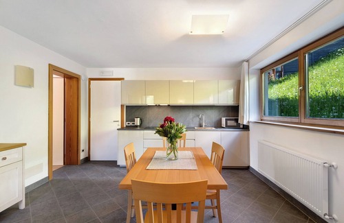 Mareo Apartment | Apartment 'B' with Mountain View, Balcony and Wi-Fi