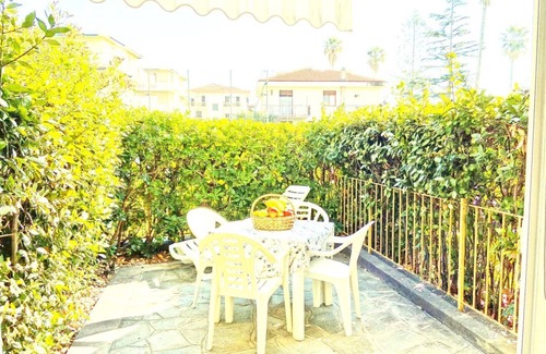 Santo Stefano al Mare Apartment | APARTMENT 50 metres from the SEA with private garden
