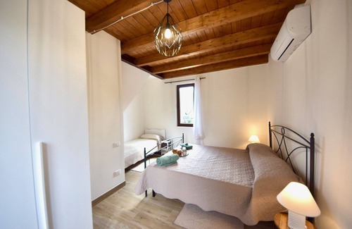Santo Stefano di Magra Apartment | Apartment 'Casa Di Greta E Francesca 3' with Shared Garden, Wi-Fi and Air Conditioning