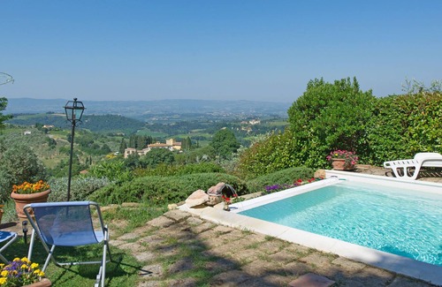 Magliano Apartment | Apartment with A/C, WIFI, pool, pets allowed, panoramic view, parking, close to Greve In Chianti