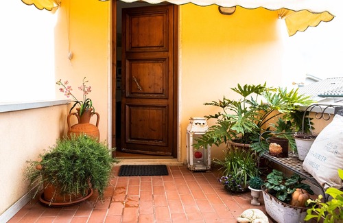 Torre del Lago Puccini Apartment | Apartment 'Raggio Di Sole' with Balcony and Wi-Fi