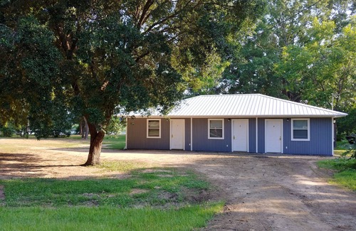 Milam Apartment | Apartment 1 - 2760 Carters Ferry Road Milam Texas. Free Ice !