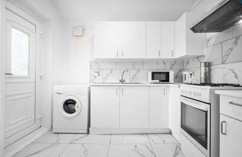 Acocks Green Apartment | Apartment 1 Bedroom,Sleeps6,Parking