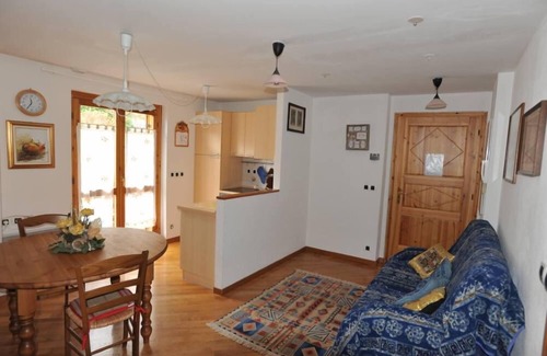 Les Houches Apartment | Apartment 100 mt from the center, excellent view of Mont Blanc glaciers