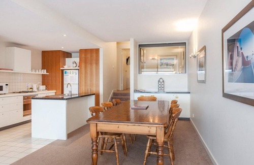 Lorne Apartment | Apartment 16 Kalimna