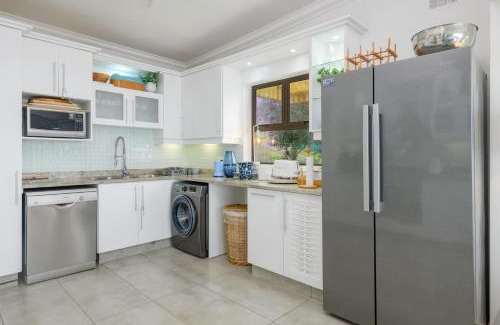 Trafalgar Apartment | Apartment 18 Wenonah