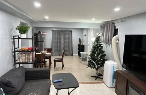 North Bergen Apartment | Apartment 1BR 3 miles NYC Full kitchenn
