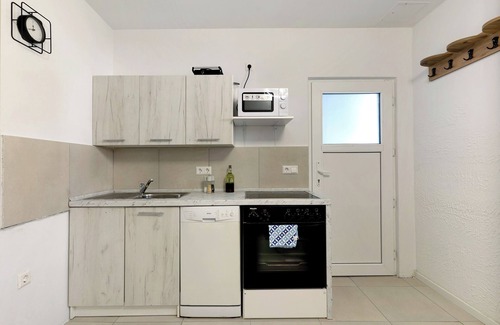Rheinhausen Apartment | Apartment '2, 20qm' with Shared Terrace and Wi-Fi