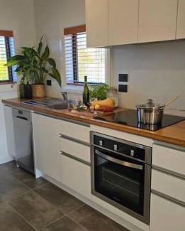 Blenheim Apartment | Apartment 2 - Haddin Court - Stunning Executive