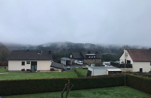 Buscheich Apartment | Apartment 2 - UG - 80m² - Max. 4 Pers. - mit Terrasse - Eifelurlaub mit Panoramablick: Geräumige
