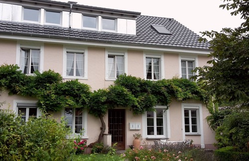 Ohningen Apartment | Apartment '2 - Unterm Blauregen' with Private Terrace and Wi-Fi