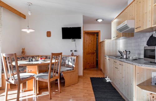 Badia Apartment | Apartment '2' with Mountain View, Shared Garden and Wi-Fi