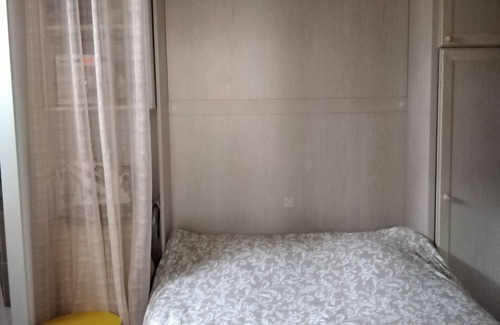 Aix-les-Bains Apartment | Apartment 20 m2, 2 stars, with terrace, close to town center and lake