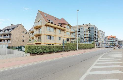 Koksijde-Bad Apartment | Apartment 200m from the sea - parking included