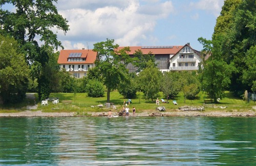 Wasserburg Apartment | Apartment '3' with Shared Garden, Balcony and Wi-Fi