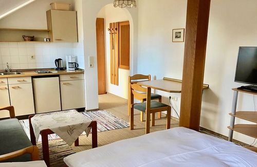 Hartkirchen Apartment | Apartment (30sqm) with free parking and WiFi
