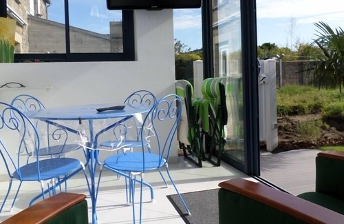 Esperance-Cottages Apartment | Apartment 38m² in area close to the sea and the center, with veranda / garden