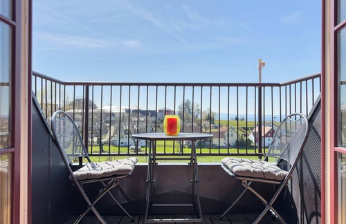 Kressbronn Apartment | Apartment '4, 75 Qm' with Shared Garden, Balcony and Wi-Fi