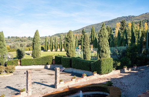 San Donato in Fronzano Apartment | Apartment '42 B Fattoria Degli Usignoli 3 Pax' with Shared Pool, Wi-Fi and Air Conditioning