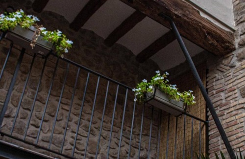 Balaguer Apartment | Apartment '4 People -1' with Shared Terrace, Wi-Fi and Air Conditioning