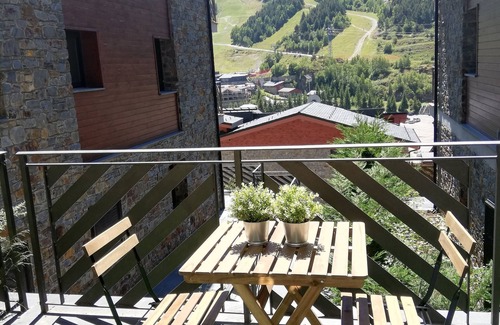 El Tarter Apartment | Apartment 4 people in front of access to El Tarter slopes, parking and free WIFI