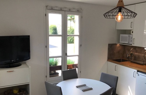 Vaux-sur-Mer Apartment | Apartment 4 persons-RDC-Jardinet 20m2- Private parking - 200m beach