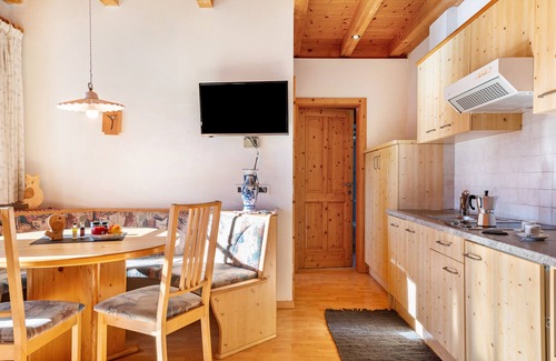 Badia Apartment | Apartment '4' with Mountain View, Shared Garden and Wi-Fi