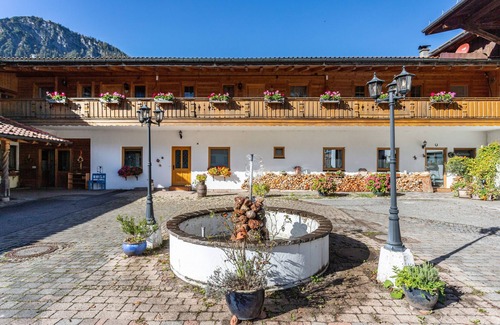 Unterschonau Apartment | Apartment "5 Apartment mit Gartenblick" with Mountain View, Private Balcony & Wi-Fi