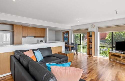 Lorne Apartment | Apartment 5 Pacific Apartments