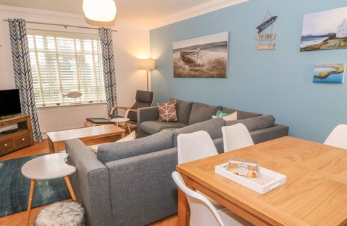 Edern Apartment | APARTMENT 7, country holiday cottage, with a garden in Morfa Nefyn