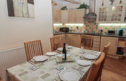 Tenby Cottage | APARTMENT 7 MANSION HOUSE, country holiday cottage in Tenby