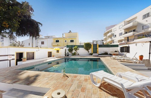 Ameijeira Apartment | Apartment "A Cerca - E" with Shared Pool, Garden & Wi-Fi