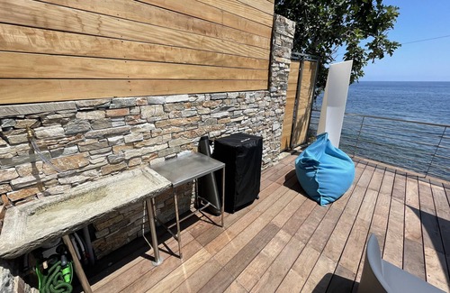 Miomo House | Apartment ALL COMFORT, TERRACE and DIRECT SEA ACCESS, FEET IN THE WATER