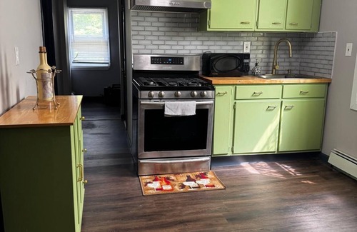 Northwest Yonkers Apartment | Apartment A - Next to Hiking Trail - Front Entrance