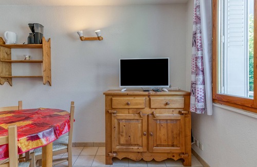 Le Bourg-d'Oisans Apartment | Apartment 'A4 Lapin' with Mountain View, Shared Garden and Wi-Fi