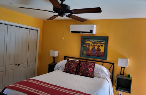 Los Angeles House | Apartment above a double garage, about 7 years old.