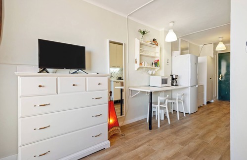 Cunit Apartment | Apartment 'Africa Near The Beach' with Private Terrace, Wi-Fi and Air Conditioning