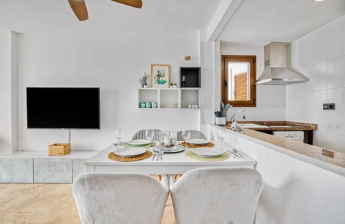 Pueblo Mascarat Apartment | Apartment 'Almar Suite' with Sea View, Wi-Fi and Air Conditioning