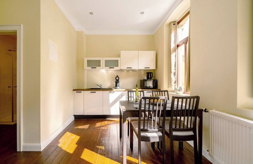 Traben-Trarbach Apartment | Apartment 'Alte Stadtvilla Am Weinberg 4' with Shared Garden and Wi-Fi
