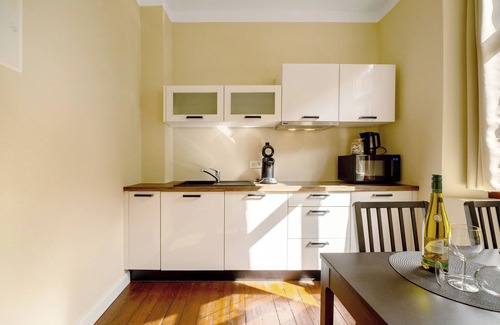 Traben-Trarbach Apartment | Apartment 'Alte Stadtvilla Am Weinberg 4' with Shared Garden and Wi-Fi