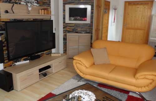 Lauenstein Apartment | Apartment 'Am Schloss Lauenstein Dachgeschoss' with Private Terrace and Wi-Fi