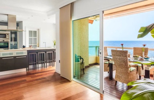 Radazul Apartment | Apartment 'Amplio apartamento en la playa' with sea view and Wi-Fi