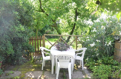 Ercolano Apartment | Apartment An on the first floor in a villa with garden, parking and Wi-Fi