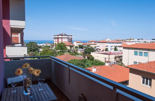 Lido di Camaiore Apartment | Apartment Andrea Mare - only 100mt from the beach