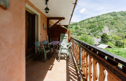 Valloire Apartment | Apartment 'Anémone' with Mountain View, Shared Terrace and Wi-Fi