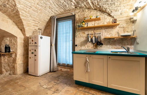 Giovinazzo Apartment | Apartment 'Ange24, City Center' with Wi-Fi and Air Conditioning